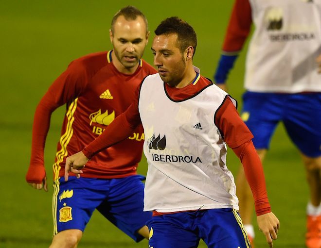 ラ ロハの黄金期を支えたふたり 偉大な男たち イニエスタが 同い年の親友 との2ショットを公開 サッカーダイジェストweb