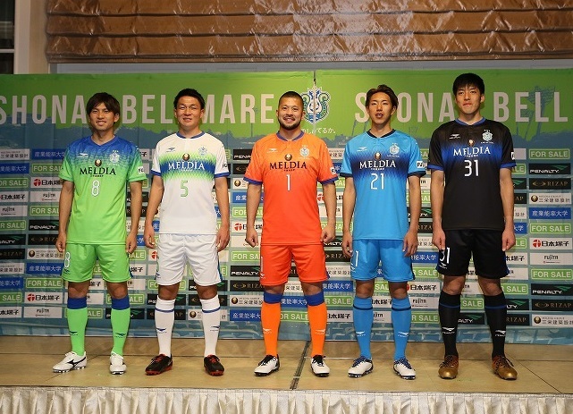 Photo 19シーズンを戦うｊクラブの新ユニホームを一挙紹介 サッカーダイジェストweb