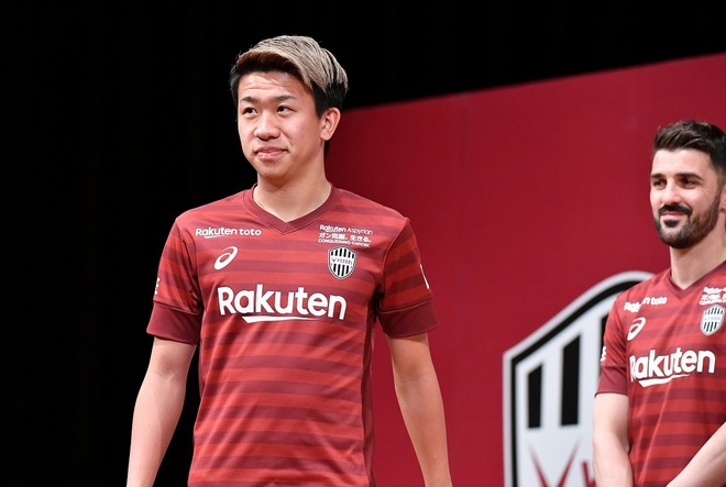刺激の毎日 ヴィッセル入団の初瀬亮が イニエスタ 蛍 とのスマイル3ショットを公開 サッカーダイジェストweb 刺激の毎日 ヴィッセル入団の初瀬亮が イニエスタ 蛍 とのスマイル3ショットを公開 サッカーダイジェストweb