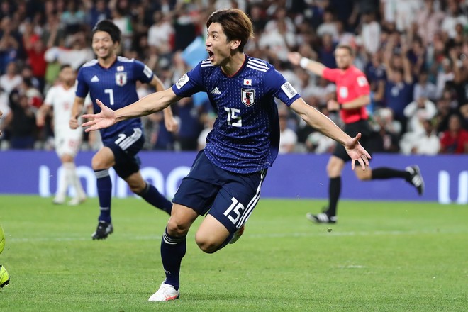 大迫勇也が先制ヘッド pkで追加点 遠藤航の負傷交代をモノともせず 日本が決勝進出へ大きく前進 アジア杯 サッカーダイジェストweb 大迫勇也が先制ヘッド pkで追加点 遠藤航の負傷交代をモノともせず 日本が決勝進出へ大きく前進 アジア杯 サッカーダイジェストweb