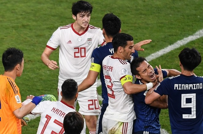 とんでもない大ウソつきだ 柴崎を引っぱたいたアズムンがイラン連盟に怒り心頭 サッカーダイジェストweb とんでもない大ウソつきだ 柴崎を引っぱたいたアズムンがイラン連盟に怒り心頭 サッカーダイジェストweb