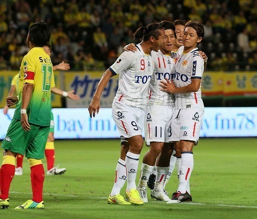 J2 昇格できない ギラヴァンツ北九州のそれでも痛快な大躍進 サッカーダイジェストweb J2 昇格できない ギラヴァンツ北九州のそれでも痛快な大躍進 サッカーダイジェストweb