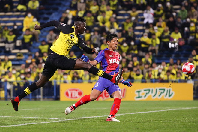 オルンガphoto 前宙披露 ゴールパフォーマンスが超カッコいい 柏の オルンガ 特集 サッカーダイジェストweb オルンガphoto 前宙披露 ゴールパフォーマンスが超カッコいい 柏の オルンガ 特集 サッカーダイジェストweb