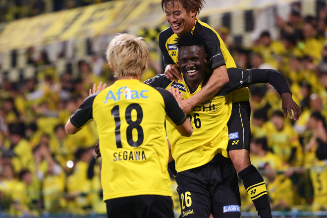 オルンガphoto 前宙披露 ゴールパフォーマンスが超カッコいい 柏の オルンガ 特集 サッカーダイジェストweb オルンガphoto 前宙披露 ゴールパフォーマンスが超カッコいい 柏の オルンガ 特集 サッカーダイジェストweb