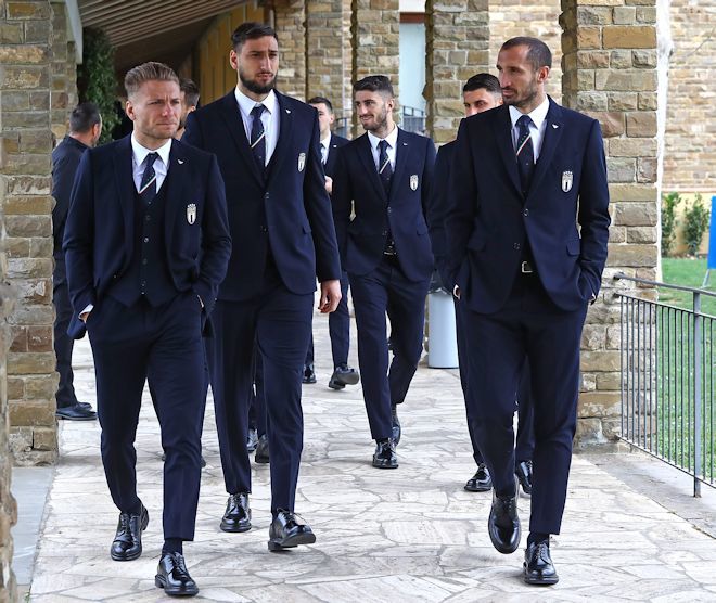「イタリア代表×アルマーニ」がかっこよすぎる！ やっぱりスーツはアッズーリが世界最高峰！ | サッカーダイジェストWeb