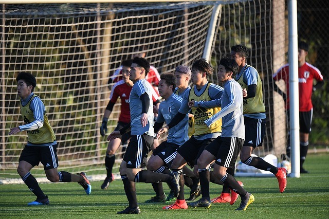 u 日本代表が実戦形式のトレーニングを実施 安部や郷家などメンバーの並びは サッカーダイジェストweb