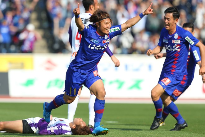 5位の甲府が終盤の一撃で暫定首位に浮上 位の福岡は3試合ぶりの勝点3 J2まとめ サッカーダイジェストweb 5位の甲府が終盤の一撃で暫定首位に浮上 位の福岡は3試合ぶりの勝点3 J2まとめ サッカーダイジェストweb