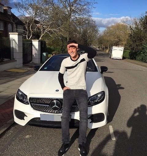 Photo スーパーカーがずらり 名手エジルの豪華な愛車コレクションを一挙公開 サッカーダイジェストweb Photo スーパーカーがずらり 名手エジルの豪華な愛車コレクションを一挙公開 サッカーダイジェストweb