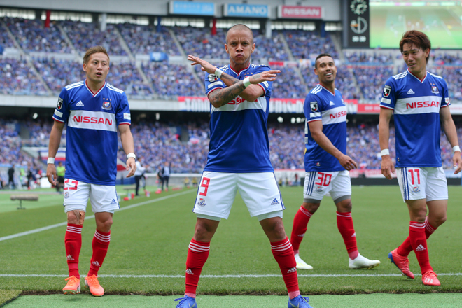 マルコス ジュニオールphoto 気合が入ったゴールパフォーマンスをカメラ目線で激写 サッカーダイジェストweb マルコス ジュニオールphoto 気合が入ったゴールパフォーマンスをカメラ目線で激写 サッカーダイジェストweb