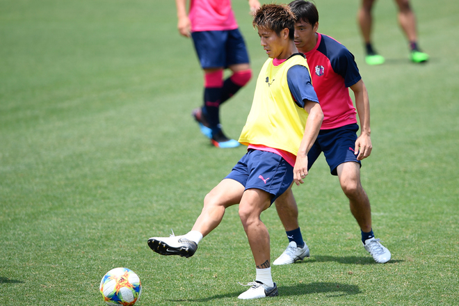 柿谷曜一朗 Photo ブラボー コーチ陣も脱帽のトラップ連発 キレのある動きを披露 サッカーダイジェストweb 柿谷曜一朗 Photo ブラボー コーチ陣も脱帽のトラップ連発 キレのある動きを披露 サッカーダイジェストweb