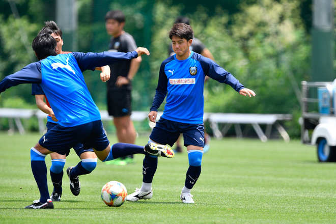 川崎フロンターレ Photo 川崎の練習に潜入 新たに既婚者組に加わった あの選手 は笑顔 週末の磐田戦へ向け 充実した練習メニューを消化 サッカーダイジェストweb 川崎フロンターレ Photo 川崎の練習に潜入 新たに既婚者組に加わった あの選手 は笑顔 週末の磐田戦へ向け 充実した練習メニューを消化 サッカーダイジェストweb