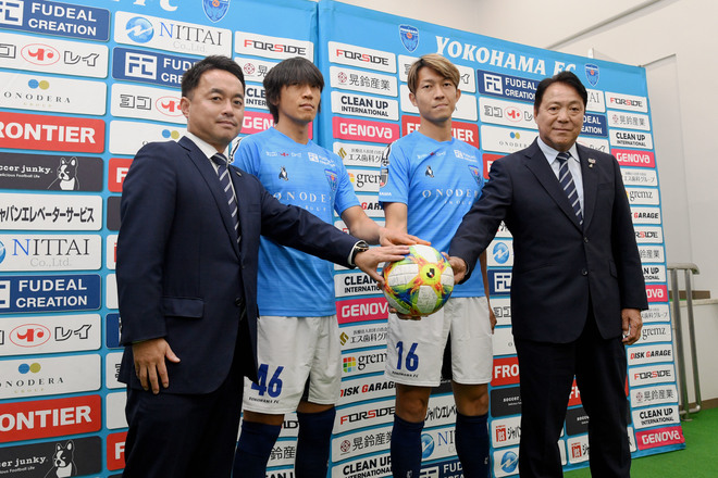 横浜fc ポジティブな移籍に J1昇格の切り札 俊輔と皆川が新加入会見で意気込み サッカーダイジェストweb 横浜fc ポジティブな移籍に J1昇格の切り札 俊輔と皆川が新加入会見で意気込み サッカーダイジェストweb