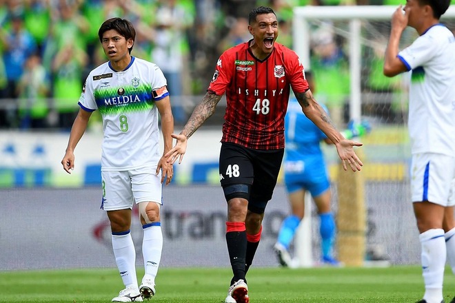 札幌 大量5得点で湘南に快勝 両チームでシュート29本が乱れ飛ぶ打ち合いを制す サッカーダイジェストweb 札幌 大量5得点で湘南に快勝 両チームでシュート29本が乱れ飛ぶ打ち合いを制す サッカーダイジェストweb