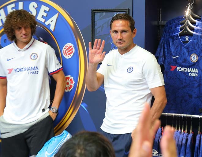チェルシーphoto ランパード D ルイス プリシッチが原宿に現る 熱いチェルシーサポーターと交流 サッカーダイジェストweb チェルシーphoto ランパード D ルイス プリシッチが原宿に現る 熱いチェルシーサポーターと交流 サッカーダイジェストweb