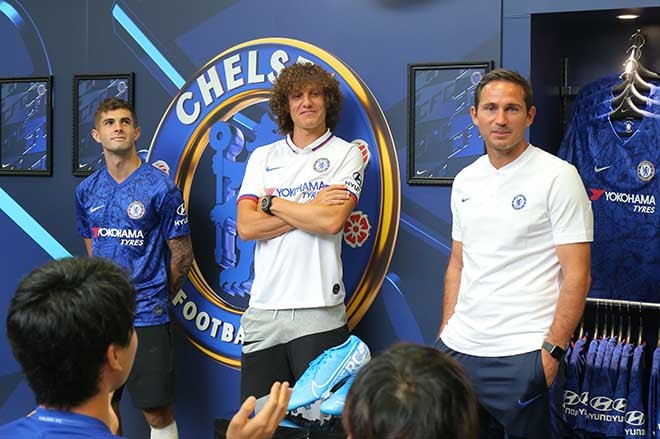 チェルシーphoto ランパード D ルイス プリシッチが原宿に現る 熱いチェルシーサポーターと交流 サッカーダイジェストweb チェルシーphoto ランパード D ルイス プリシッチが原宿に現る 熱いチェルシーサポーターと交流 サッカーダイジェストweb