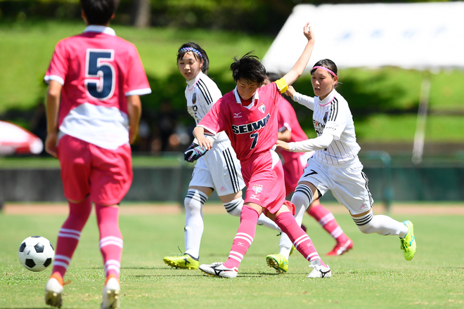 聖和学園fw １１番 櫻庭琴乃 Mf ７番 宮田あすか Photo 攻撃を支えるw大黒柱 チームの心臓とゴールハンターをピックアップ サッカー ダイジェストweb