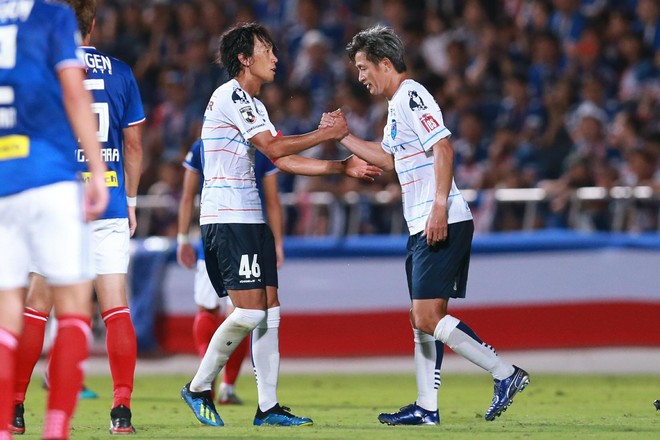 さすがの中村俊輔も緊張する キング カズ とチームメイトになって思うこと サッカーダイジェストweb さすがの中村俊輔も緊張する キング カズ とチームメイトになって思うこと サッカーダイジェストweb