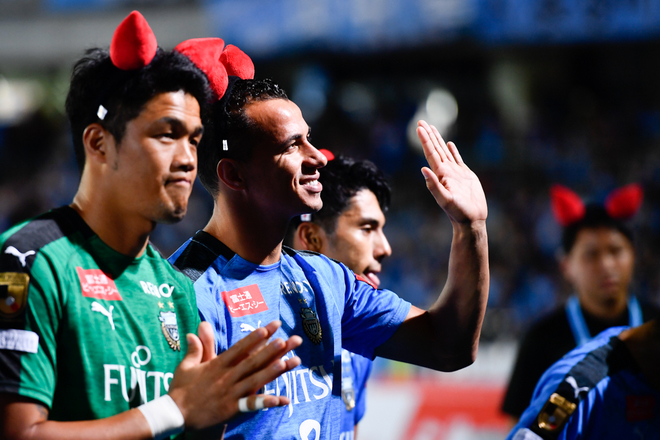 川崎フロンターレ Photo けんけつちゃんのカチューシャをつけ笑顔の川崎イレブン サッカーダイジェストweb 川崎フロンターレ Photo けんけつちゃんのカチューシャをつけ笑顔の川崎イレブン サッカーダイジェストweb