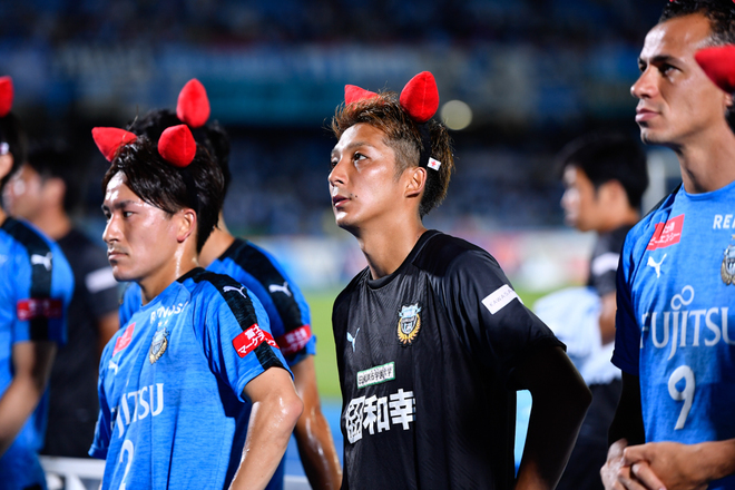 川崎フロンターレ Photo けんけつちゃんのカチューシャをつけ笑顔の川崎イレブン サッカーダイジェストweb