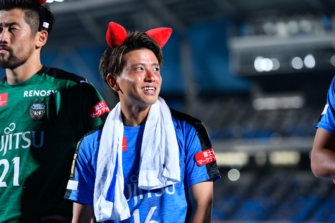 川崎フロンターレ Photo けんけつちゃんのカチューシャをつけ笑顔の川崎イレブン サッカーダイジェストweb 川崎フロンターレ Photo けんけつちゃんのカチューシャをつけ笑顔の川崎イレブン サッカーダイジェストweb