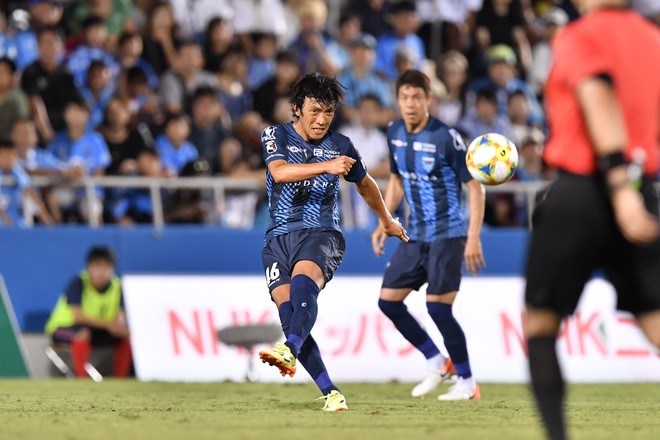 横浜fc 自慢の配給力をどう活かす 中村俊輔が考える ボールの握り方 サッカーダイジェストweb