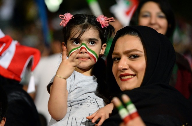 悲劇の焼身自殺から1か月 イランで女性のサッカー観戦が初めて認められ チケットが数分で完売 サッカーダイジェストweb 悲劇の焼身自殺から1か月 イランで女性のサッカー観戦が初めて認められ チケットが数分で完売 サッカーダイジェストweb