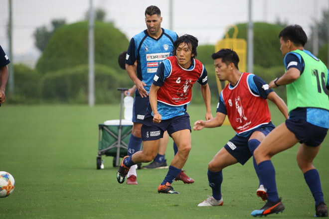 横浜fc 総力戦で戦えている 中村俊輔が語るハイレベルな競争力と指揮官の 眼力 サッカーダイジェストweb