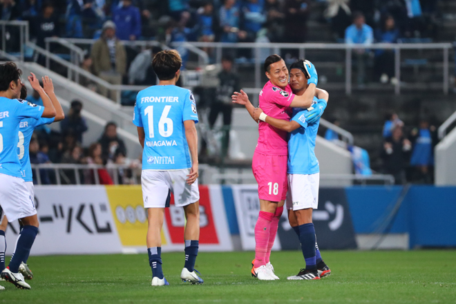 横浜fc Photo １３シーズンぶりのｊ１昇格でカズも唄う 笑顔 喜びの感動ギャラリー サッカーダイジェストweb