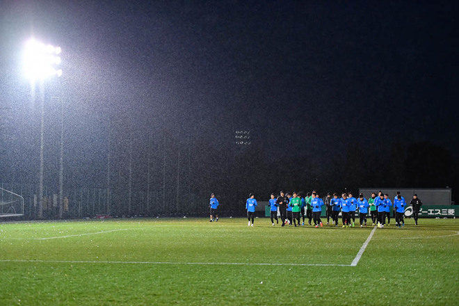 浦和レッズphoto 初日から二部練習を敢行 雨の降る大原サッカー場で練習に励むイレブン サッカーダイジェストweb 浦和レッズphoto 初日から二部練習を敢行 雨の降る大原サッカー場で練習に励むイレブン サッカーダイジェストweb