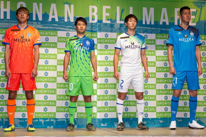 湘南 周年のアニバーサリーイヤーの新ユニホームの評判は 込められた意味とは サッカーダイジェストweb 湘南 周年のアニバーサリーイヤーの新ユニホームの評判は 込められた意味とは サッカーダイジェストweb