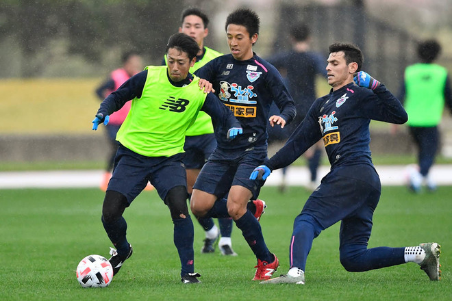 沖縄キャンプphoto サガン鳥栖 走って走って走る キャンプ初日は悪天候に見舞われるも フィジカルトレーニング ミニゲームまで実施 サッカー ダイジェストweb 沖縄キャンプphoto サガン鳥栖 走って走って走る キャンプ初日は悪天候に見舞われるも フィジカルトレーニング ミニゲームまで実施 サッカー ダイジェストweb