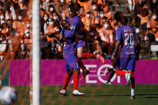 Fc東京がアダイウトンの決勝弾で逆転勝利 強力ブラジル人トリオの3ゴールで好スタートを切る サッカーダイジェストweb