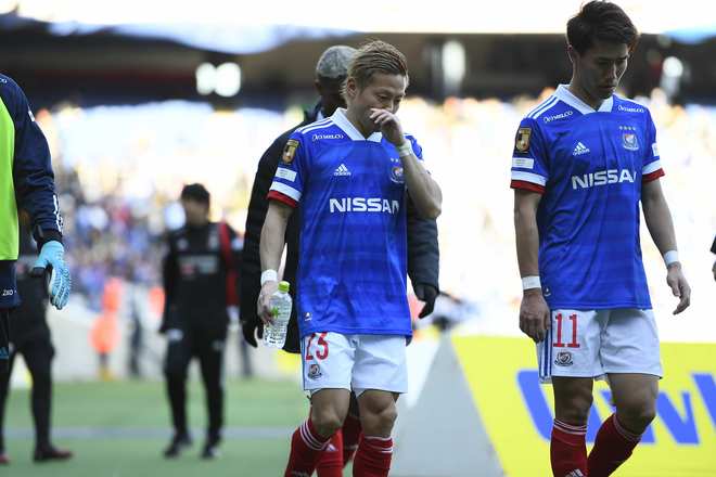 リーグ王者が痛恨の黒星スタート 敵のハイプレスに手を焼き ミスもいつもより多かった サッカーダイジェストweb リーグ王者が痛恨の黒星スタート 敵のハイプレスに手を焼き ミスもいつもより多かった サッカーダイジェストweb