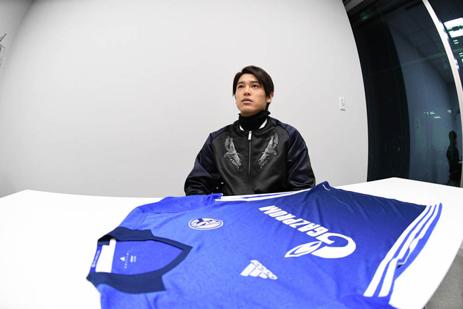 インタビュー未掲載photo 大公開スペシャルpart3 シャルケ時代の内田篤人 私服でのインタビューに ユニホームでのキメポーズも 16年12月撮影 サッカーダイジェストweb インタビュー未掲載photo 大公開スペシャルpart3 シャルケ時代の内田篤人 私服でのインタビューに ユニホームでのキメポーズも 16年12月撮影 サッカーダイジェストweb