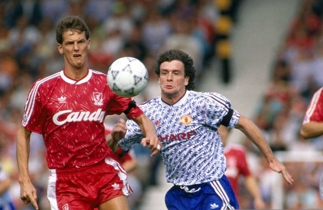 Photo 時代を彩った名作がずらり 英bbcが選出した 象徴的な歴代ユニホーム Topの全デザインを公開 サッカーダイジェストweb Photo 時代を彩った名作がずらり 英bbcが選出した 象徴的な歴代ユニホーム Topの全デザインを公開 サッカーダイジェストweb