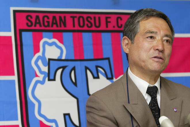 番記者コラム あんなのはプロじゃない 24時間 サッカーを考えろ 松本監督が鳥栖をプロフェッショナルへと導いた軌跡 サッカーダイジェストweb 番記者コラム あんなのはプロじゃない 24時間 サッカーを考えろ 松本監督が鳥栖をプロフェッショナルへと導いた軌跡 サッカーダイジェストweb