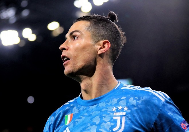 ファビュラス ひたすらカッコいい C ロナウドが 海の男 風カットを公開 770万超いいねの大反響 サッカーダイジェストweb ファビュラス ひたすらカッコいい C ロナウドが 海の男 風カットを公開 770万超いいねの大反響 サッカーダイジェストweb