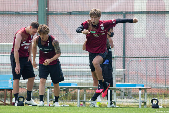 Photo コロナ対策は万全 新しい生活様式 で練習に励むヴィッセル神戸の選手たち サッカーダイジェストweb Photo コロナ対策は万全 新しい生活様式 で練習に励むヴィッセル神戸の選手たち サッカーダイジェストweb