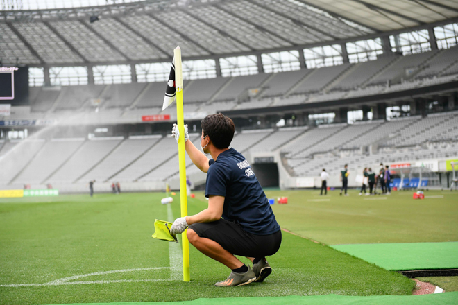 Photo サッカー史に残る無観客試合 選手 スタッフ 関係者のコロナ対策は サッカーダイジェストweb