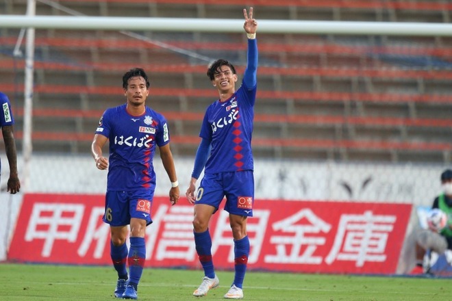 激しい撃ち合いの甲府対新潟は3 3のドロー 途中出場の太田修介が終了間際に同点弾を決める サッカーダイジェストweb 激しい撃ち合いの甲府対新潟は3 3のドロー 途中出場の太田修介が終了間際に同点弾を決める サッカーダイジェストweb