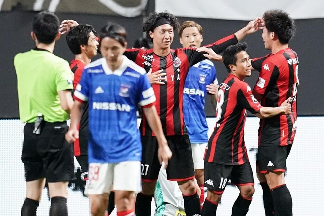 札幌が横浜を３ １の逆転で下し４試合ぶりの白星 わずか３分間で３ゴールが生まれる乱打戦に サッカーダイジェストweb