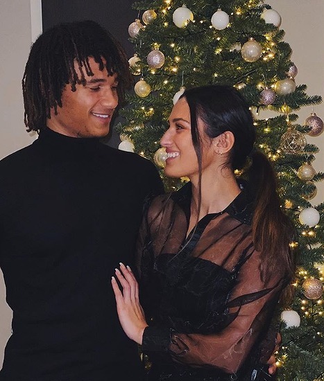 Photo シティ新加入 アケーの 美しすぎる婚約者 カイリー ラマンさんのセクシー アツアツな写真を一挙公開 サッカーダイジェストweb Photo シティ新加入 アケーの 美しすぎる婚約者 カイリー ラマンさんのセクシー アツアツな写真を一挙公開 サッカーダイジェストweb