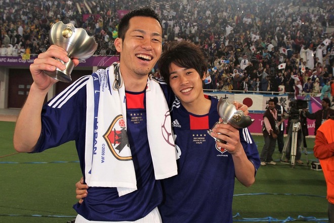 吉田麻也が引退表明の盟友 内田篤人へ熱き 本音 を吐露 サッカー選手だろうがなかろうが サッカーダイジェストweb 吉田麻也が引退表明の盟友 内田篤人へ熱き 本音 を吐露 サッカー選手だろうがなかろうが サッカーダイジェストweb