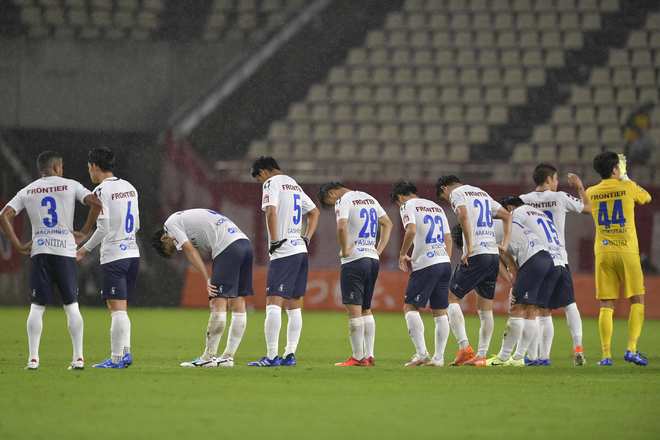 横浜fc なぜ2点差をひっくり返されたのか 守ってカウンター の是非を問う サッカーダイジェストweb 横浜fc なぜ2点差をひっくり返されたのか 守ってカウンター の是非を問う サッカーダイジェストweb