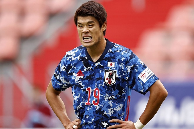 なぜ競り合いの最中に笑っていた 酒井宏樹がカメルーン戦での 謎のひとコマ を自己解説 サッカーダイジェストweb なぜ競り合いの最中に笑っていた 酒井宏樹がカメルーン戦での 謎のひとコマ を自己解説 サッカーダイジェストweb