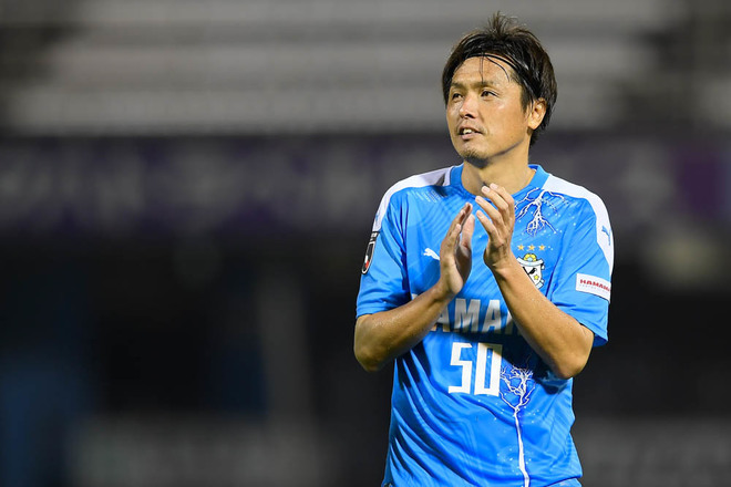 Photo ジュビロ磐田 遠藤保仁 サックスブルーを身に纏いチームを牽引 2試合連続フル出場で勝利に貢献した遠藤を特集 サッカーダイジェストweb Photo ジュビロ磐田 遠藤保仁 サックスブルーを身に纏いチームを牽引 2試合連続フル出場で勝利に貢献した遠藤を特集 サッカーダイジェストweb