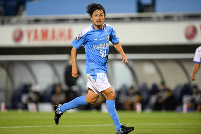 Photo ジュビロ磐田 遠藤保仁 サックスブルーを身に纏いチームを牽引 2試合連続フル出場で勝利に貢献した遠藤を特集 サッカーダイジェストweb Photo ジュビロ磐田 遠藤保仁 サックスブルーを身に纏いチームを牽引 2試合連続フル出場で勝利に貢献した遠藤を特集 サッカーダイジェストweb