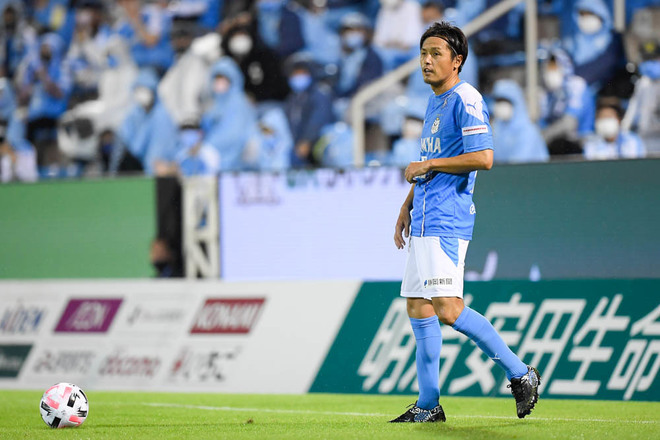 Photo ジュビロ磐田 遠藤保仁 サックスブルーを身に纏いチームを牽引 2試合連続フル出場で勝利に貢献した遠藤を特集 サッカーダイジェストweb Photo ジュビロ磐田 遠藤保仁 サックスブルーを身に纏いチームを牽引 2試合連続フル出場で勝利に貢献した遠藤を特集 サッカーダイジェストweb