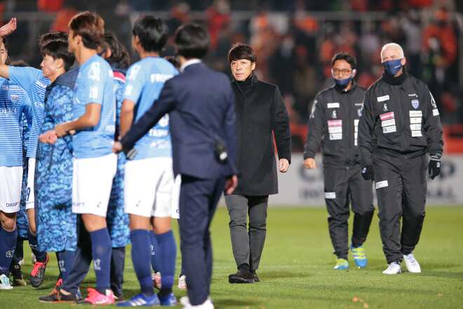 横浜fc 4 3 3にトライも3失点 手痛い完敗に垣間見える指揮官の貪欲な姿勢 サッカーダイジェストweb 横浜fc 4 3 3にトライも3失点 手痛い完敗に垣間見える指揮官の貪欲な姿勢 サッカーダイジェストweb