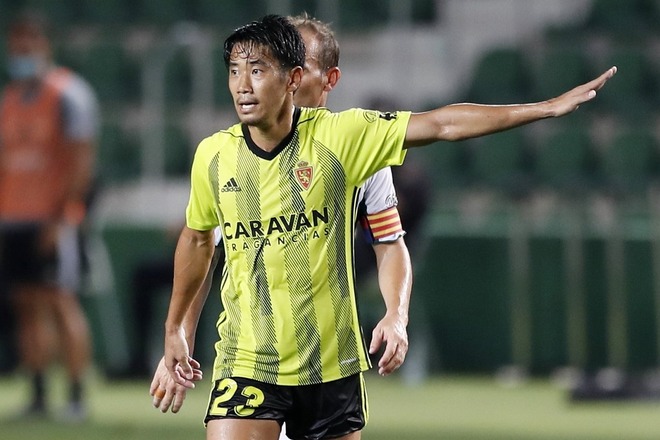 香川真司がclアンセムに乗せた おふざけ動画 を公開 イメトレ大事 優勝ごっこ とファンがツッコミ サッカーダイジェストweb 香川真司がclアンセムに乗せた おふざけ動画 を公開 イメトレ大事 優勝ごっこ とファンがツッコミ サッカーダイジェストweb